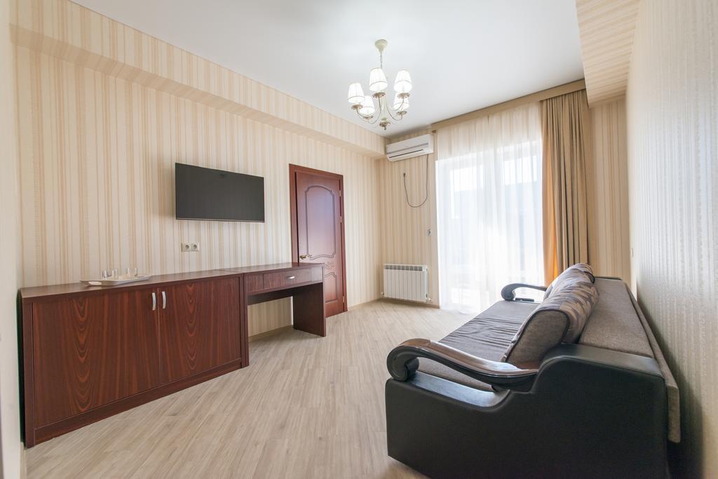 Family club atrium. Пансионат Кубань номер Делюкс двухкомнатный фото. Атриум отель Анапа отзывы.